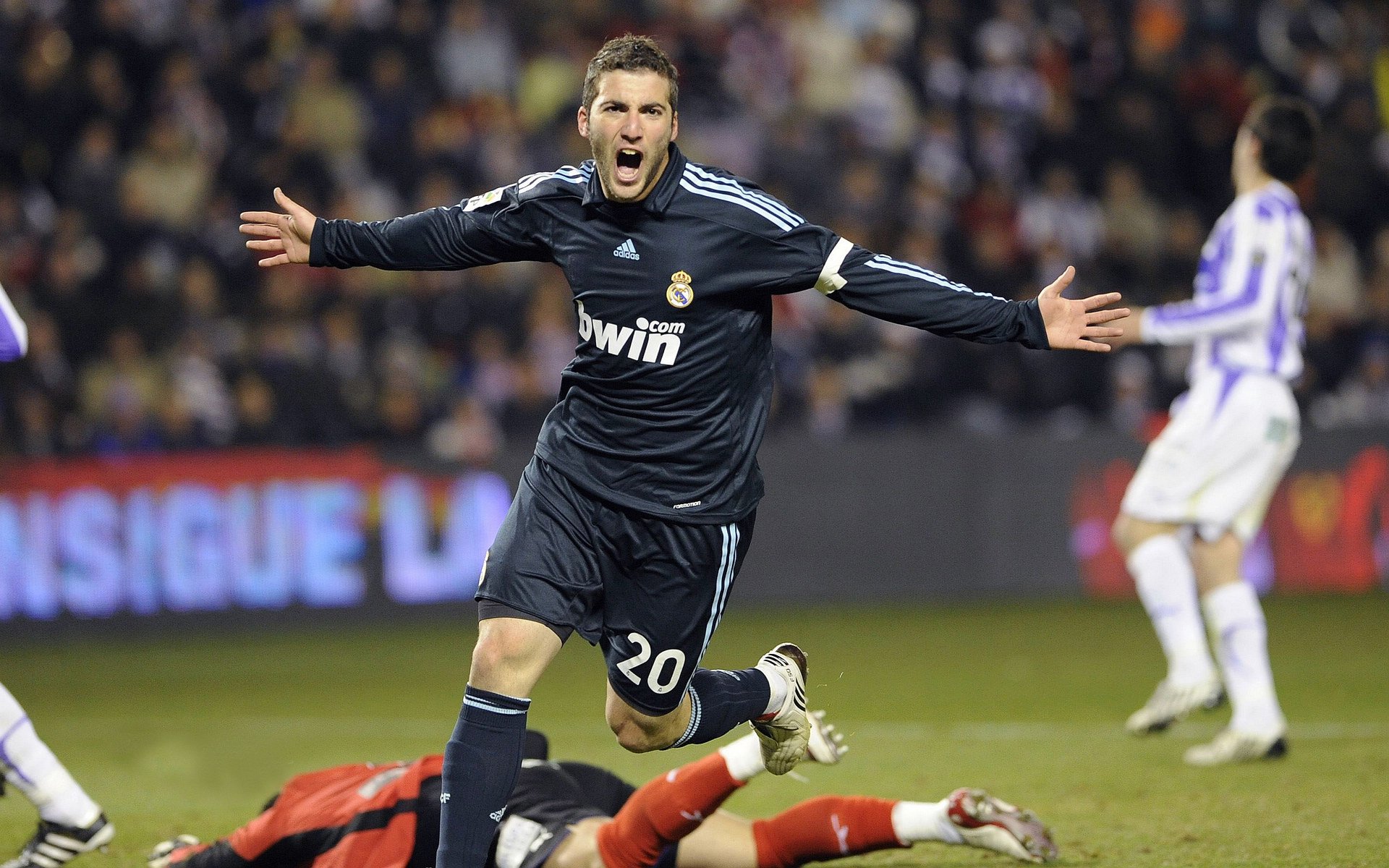 -国家队防守切换未形成有效区域联动，未设置防守阵容无法申请