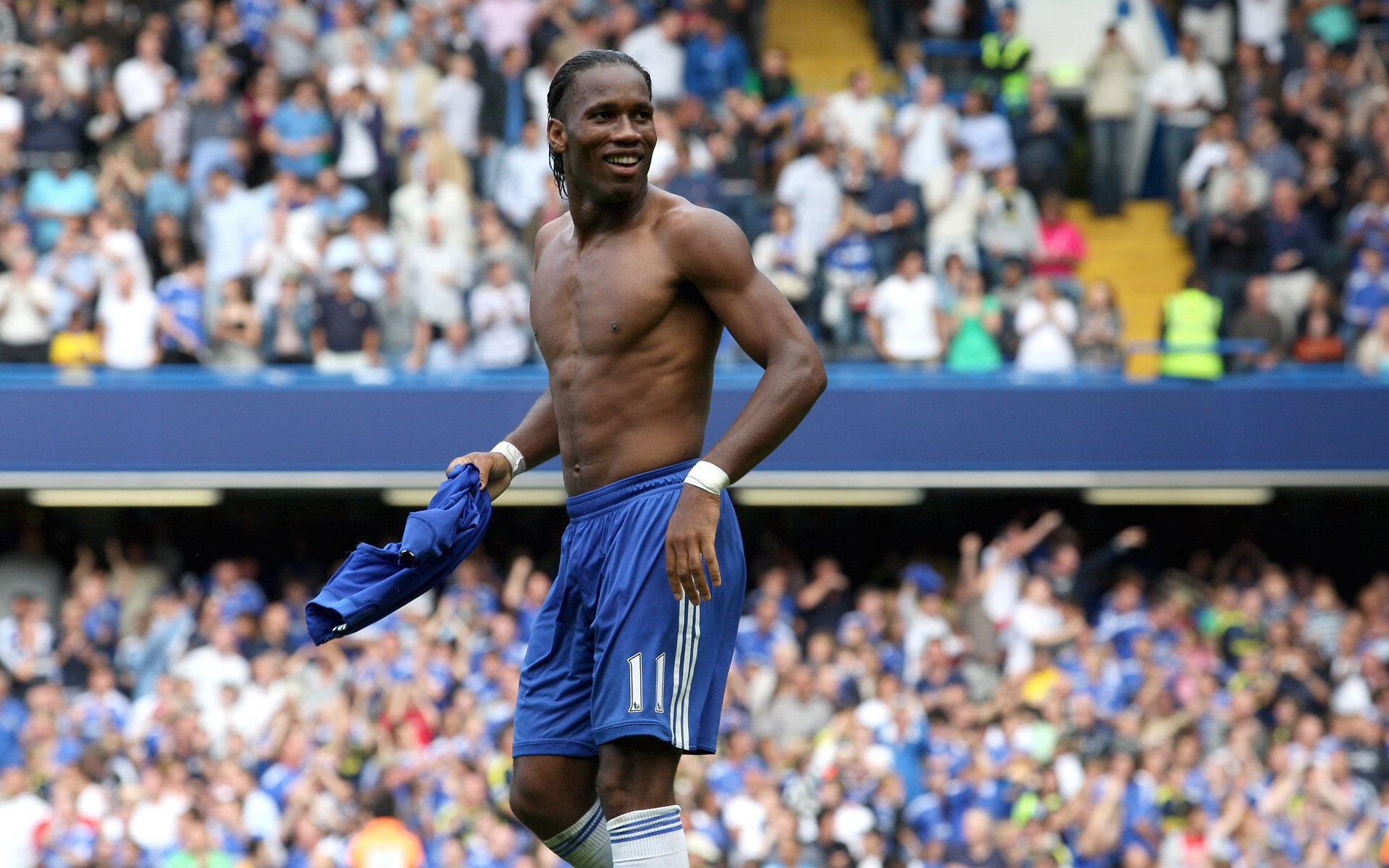 慈善足球赛上海举行，善款支持青训事业，上海慈善捐款